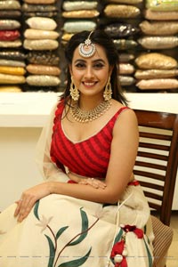 Ameeksha Pawar at Neeru's New Collection Launch