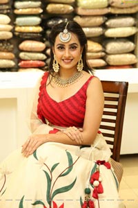 Ameeksha Pawar at Neeru's New Collection Launch