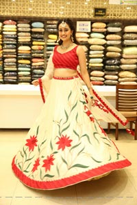 Ameeksha Pawar at Neeru's New Collection Launch