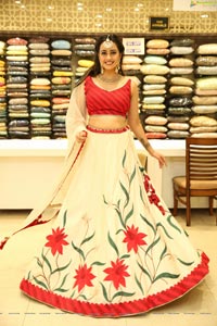 Ameeksha Pawar at Neeru's New Collection Launch