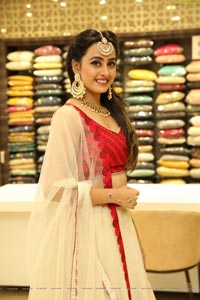 Ameeksha Pawar at Neeru's New Collection Launch