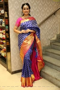 Ameeksha Pawar at Neeru's Wedding Collection Launch