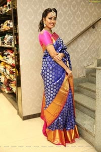 Ameeksha Pawar at Neeru's Wedding Collection Launch