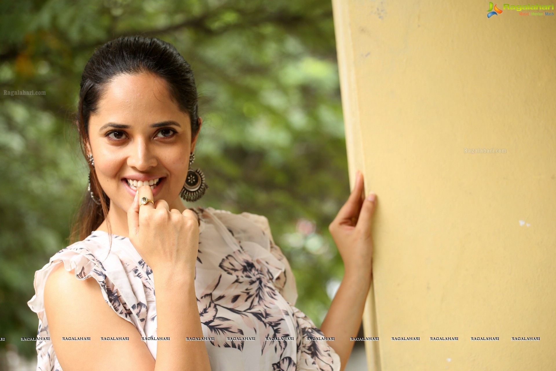 Anasuya Bharadwaj @ Kadhanam Interview - HD Gallery