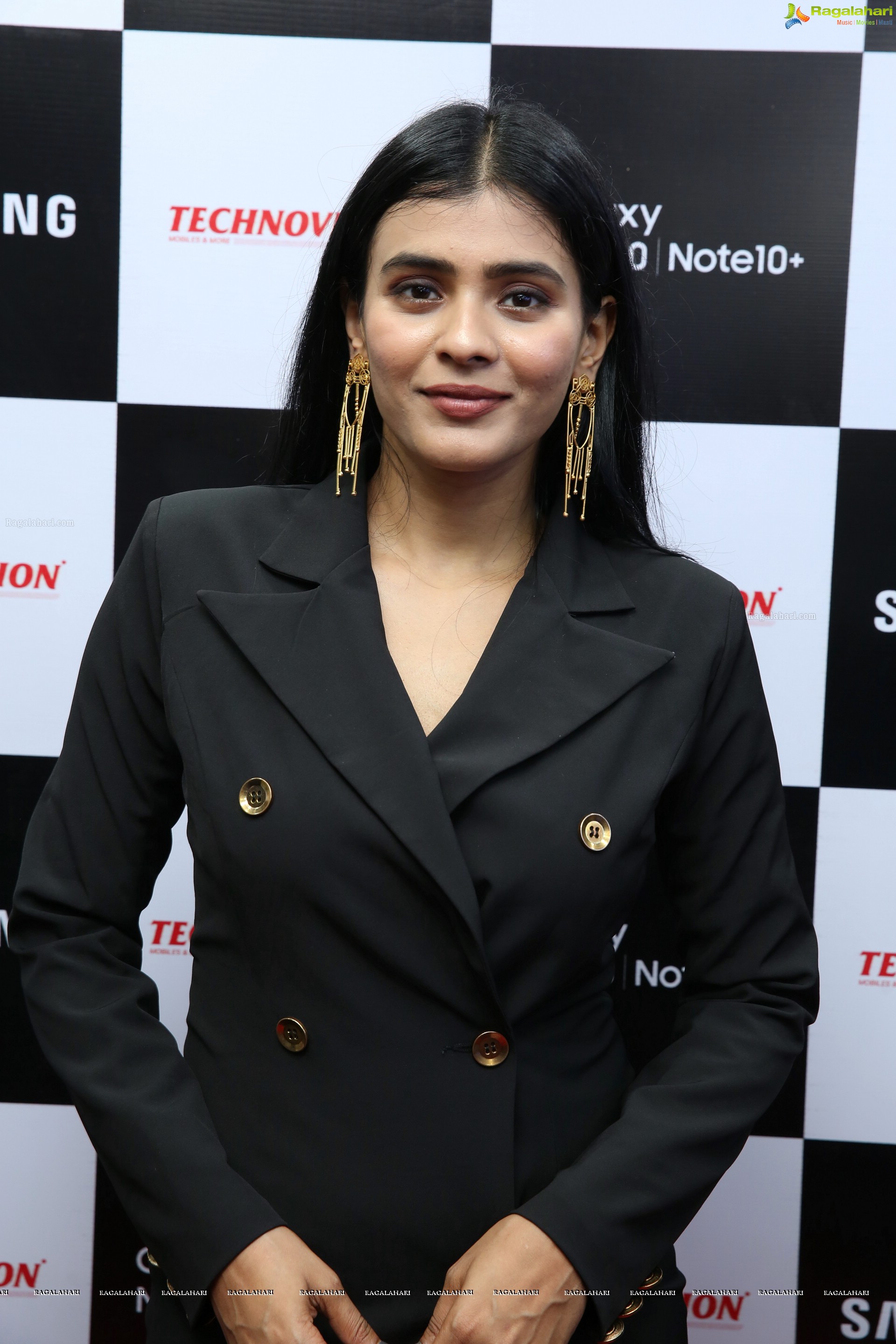 Hebah Patel (High Definition Photos) @ Samsung Galaxy Note 10 Launch