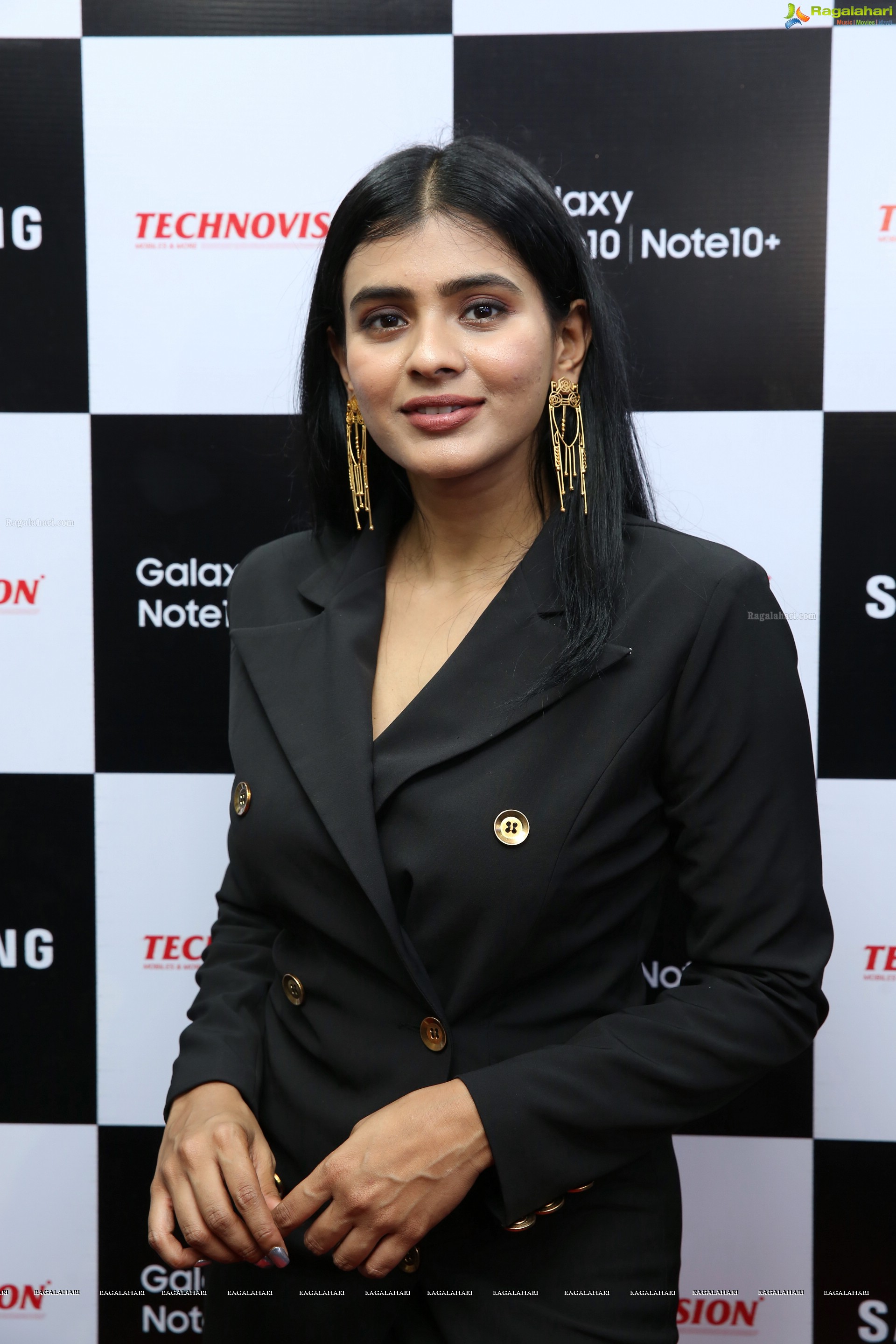 Hebah Patel (High Definition Photos) @ Samsung Galaxy Note 10 Launch