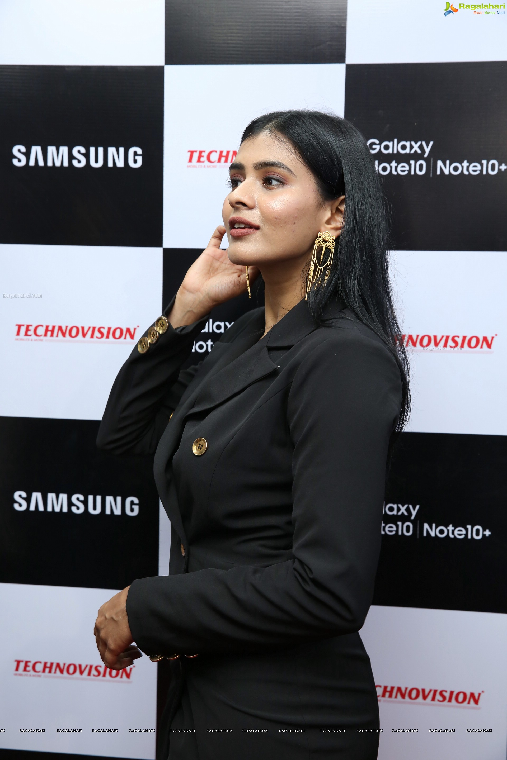 Hebah Patel (High Definition Photos) @ Samsung Galaxy Note 10 Launch