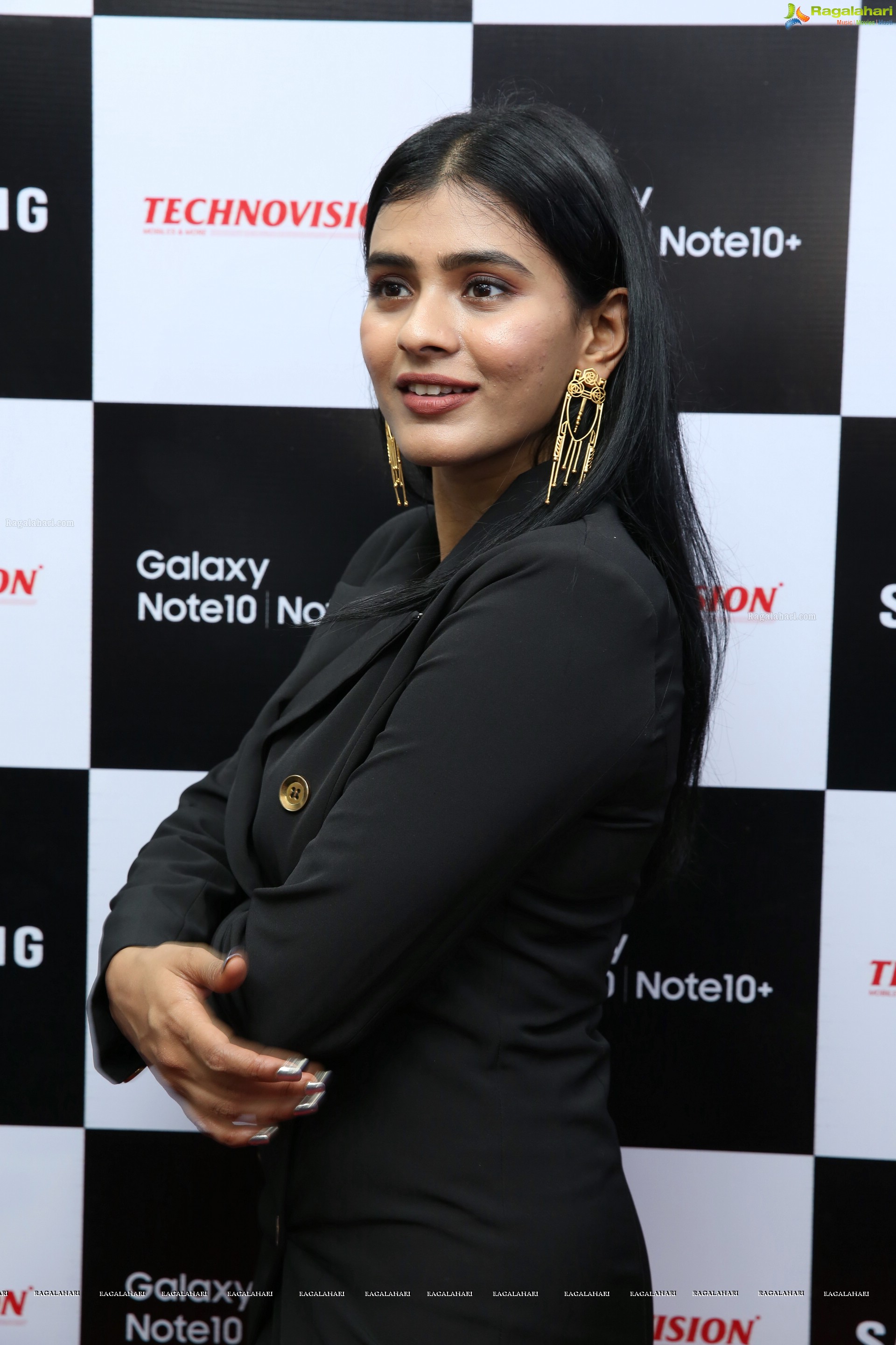 Hebah Patel (High Definition Photos) @ Samsung Galaxy Note 10 Launch