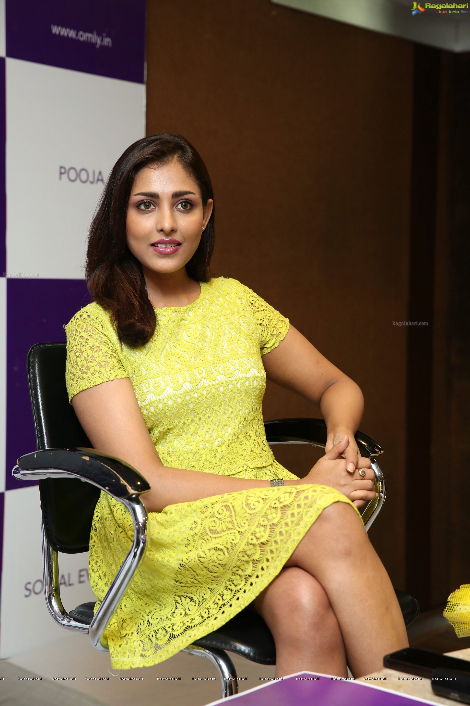 Madhu Shalini HD Photos @ Omly App Launch