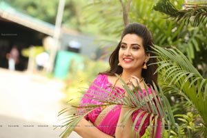 Manjusha Exclusive Photoshoot In Half Saree