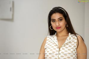 Manjusha at Kobbari Matta Pre-Release