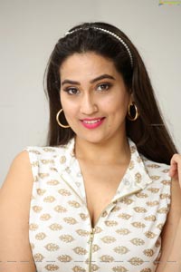 Manjusha at Kobbari Matta Pre-Release