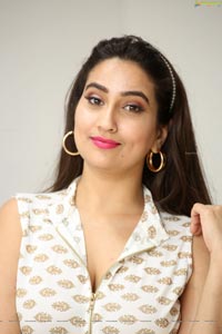 Manjusha at Kobbari Matta Pre-Release