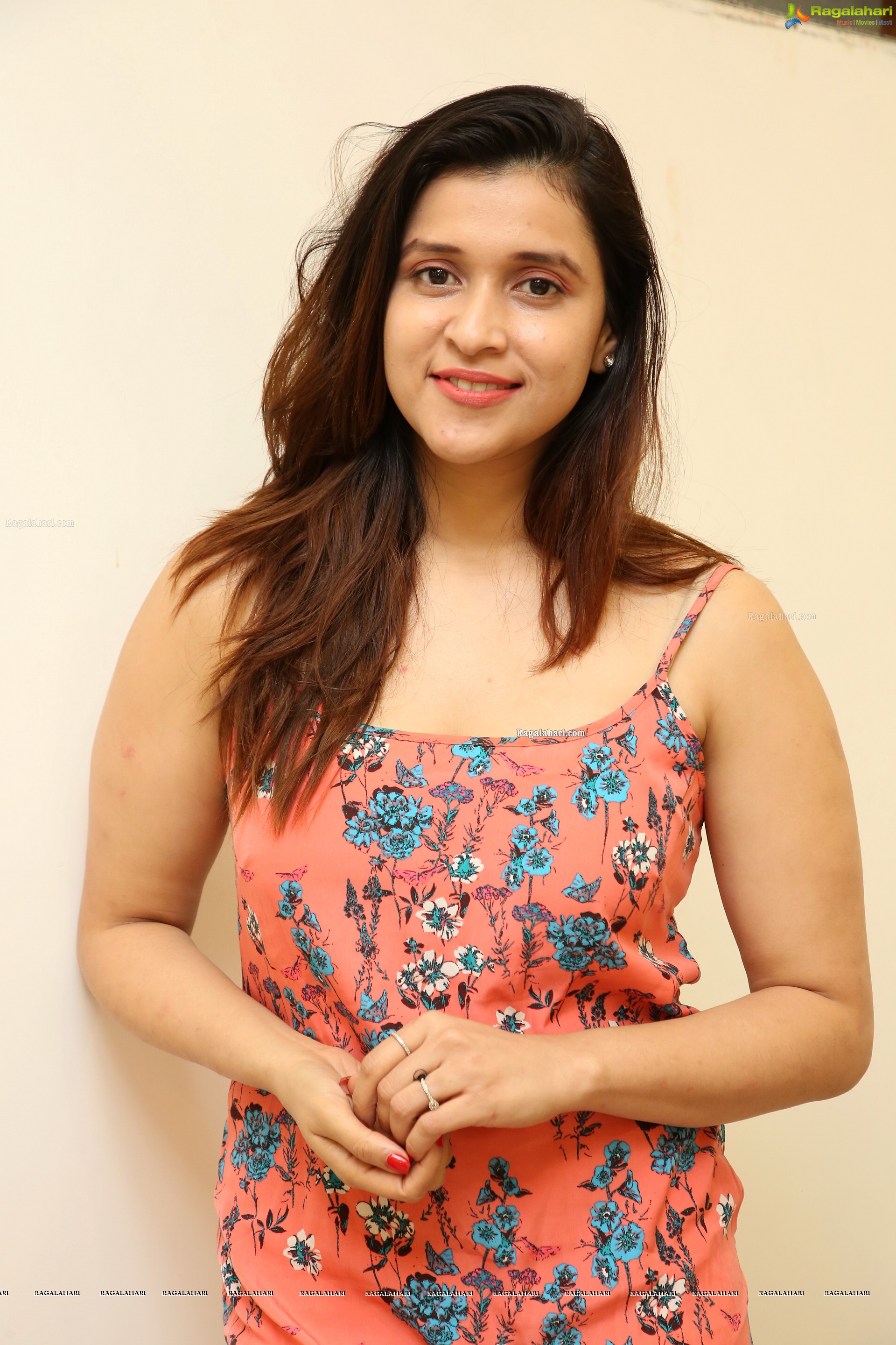 Mannara Chopra @ Dreamline Furniture & Furnishings Launch - HD Gallery