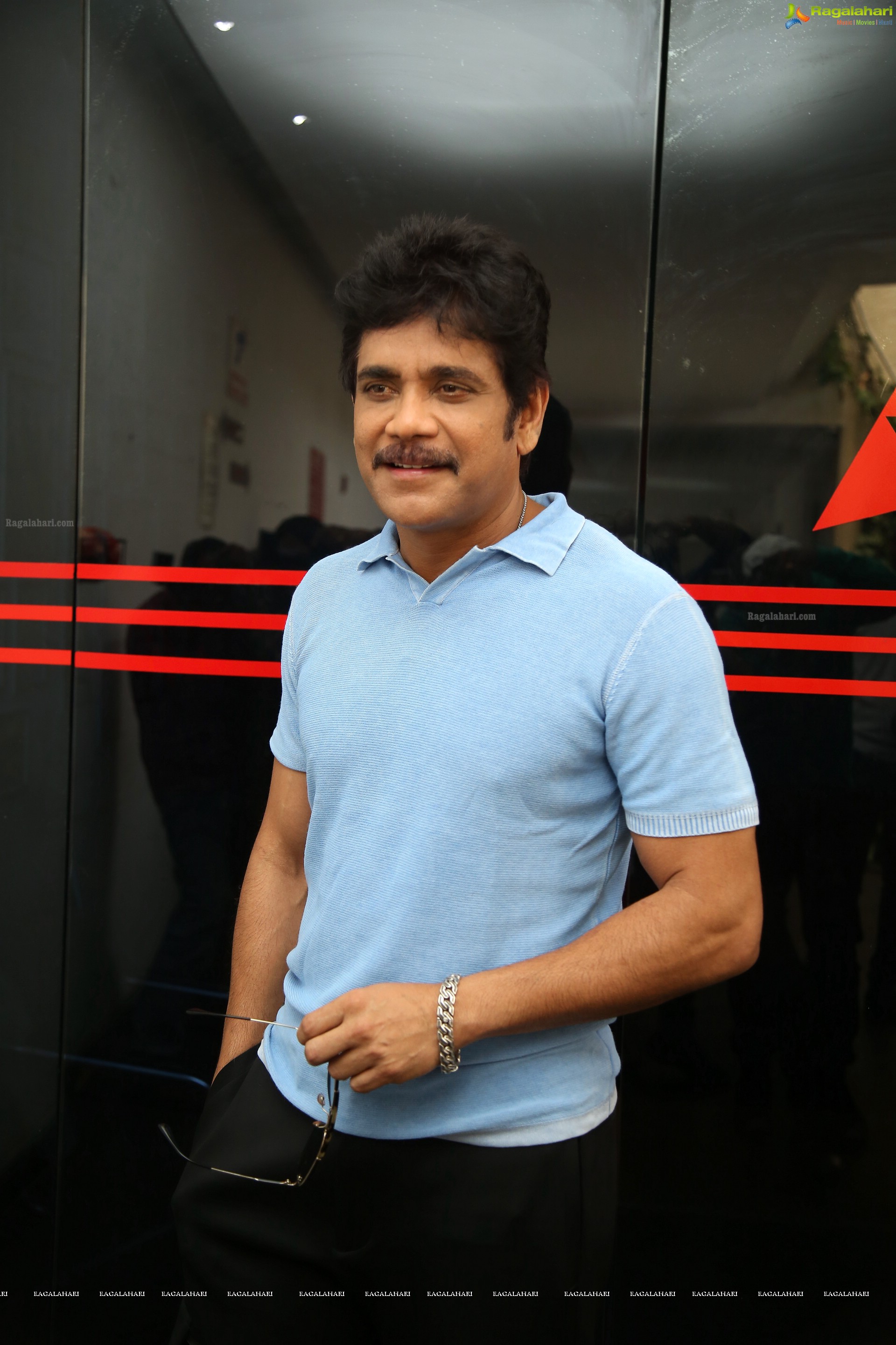 Nagarjuna at Manmadhudu 2 Success Meet (HD Photos)