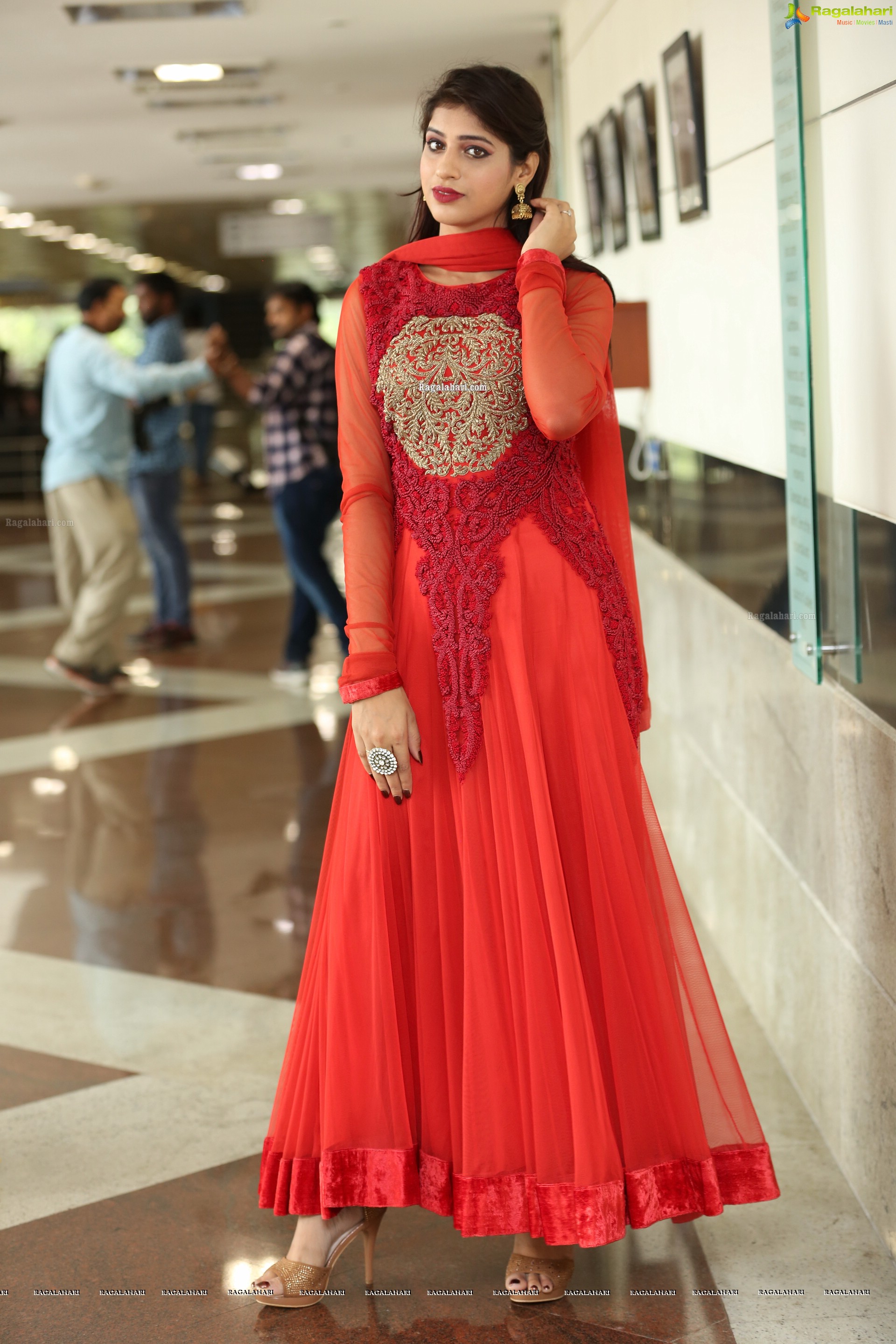 Naziya Khan @ Hi-Life Fashion Show & Grand Curtain Raiser - HD Gallery