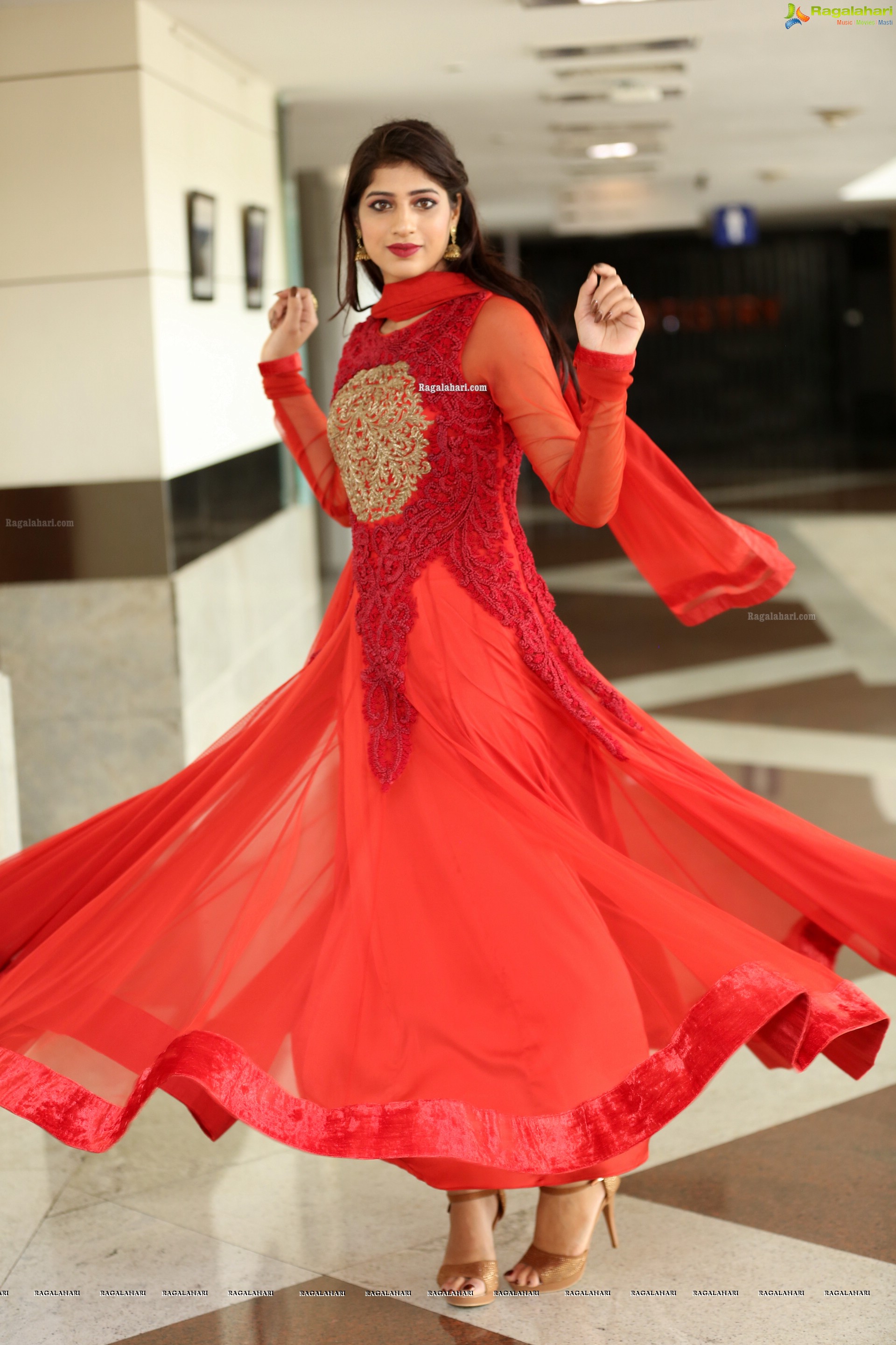 Naziya Khan @ Hi-Life Fashion Show & Grand Curtain Raiser - HD Gallery