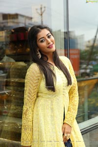 Pooja Jhaveri at Dadu's Launch