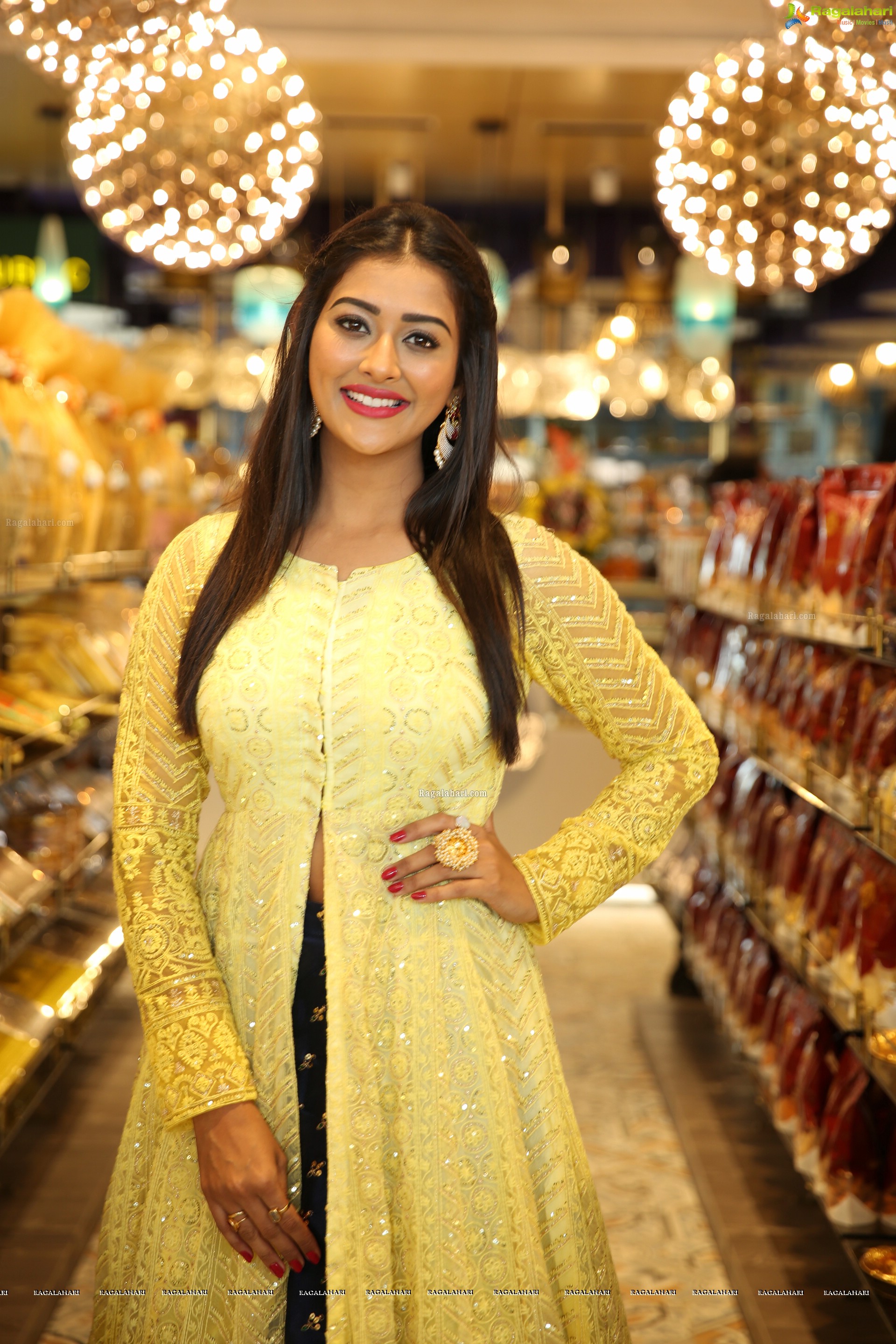 Pooja Jhaveri @ Dadu's & Masala Republic Restaurant Launch - HD Gallery