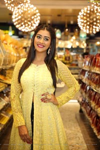 Pooja Jhaveri at Dadu's Launch