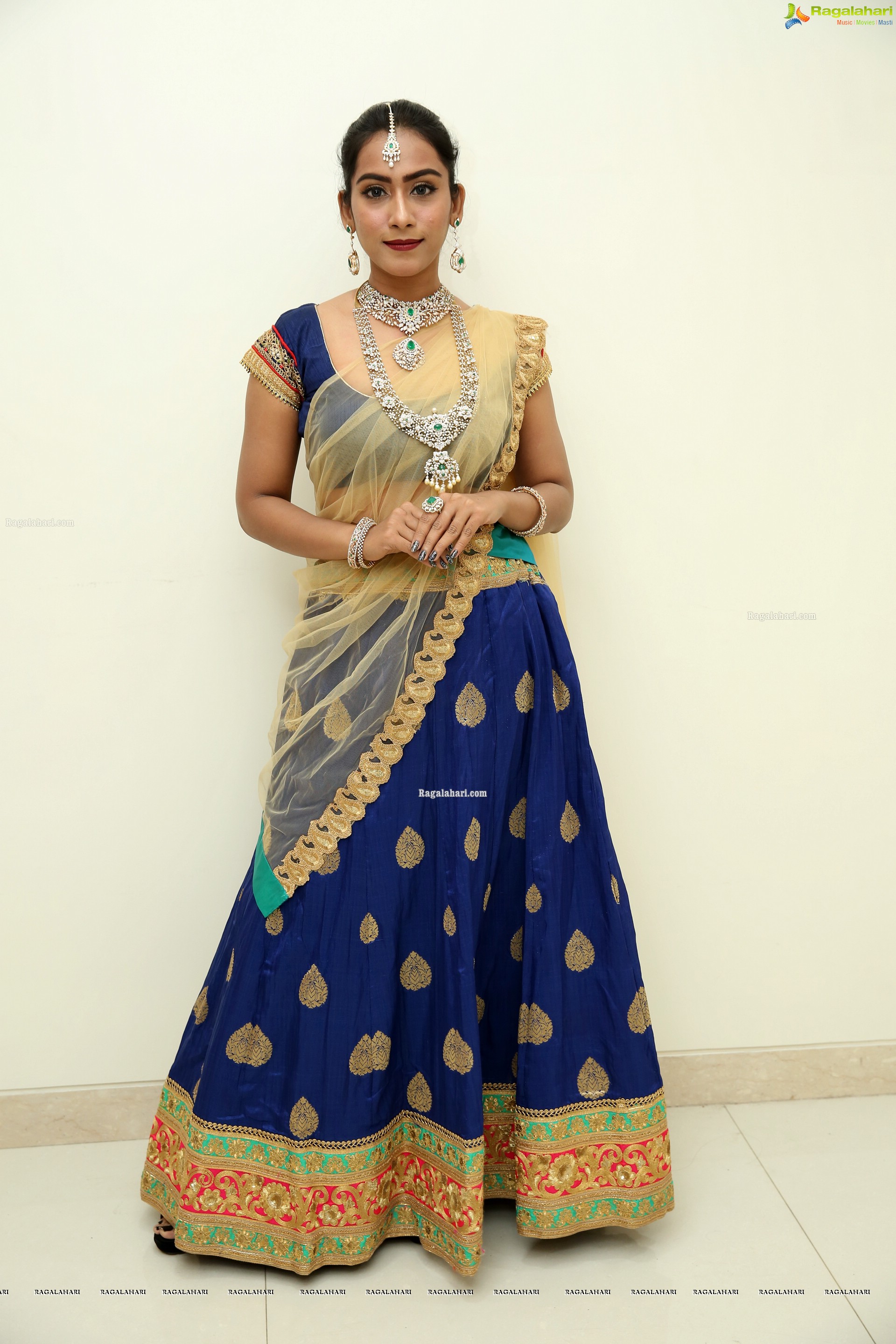 Preethi Singh @ Kirtilals Bridal collection ‘Sindooram’ Display - HD Gallery