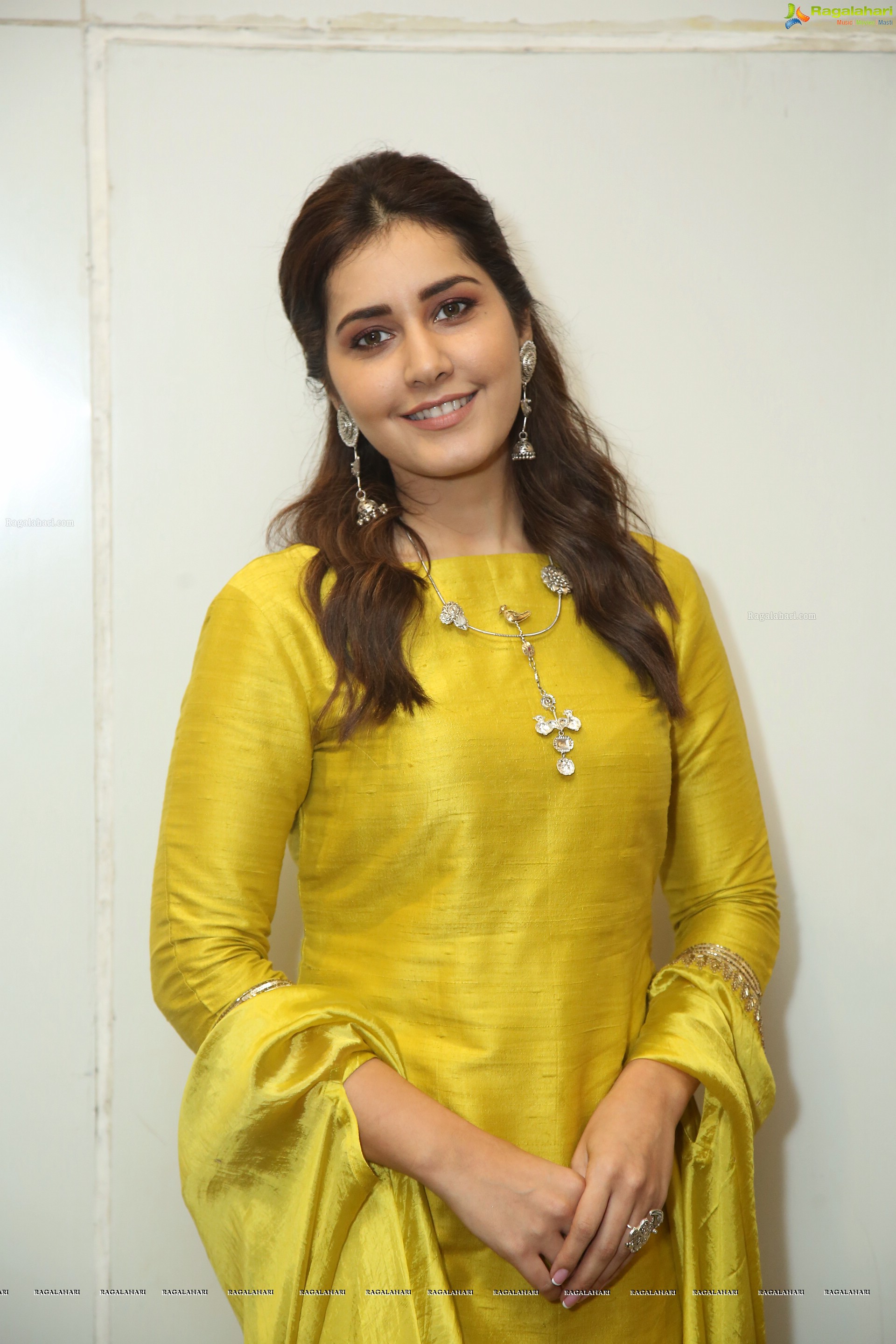 Raashi Khanna @ Kousalya Krishmarthy Pre-Release Event - HD Gallery