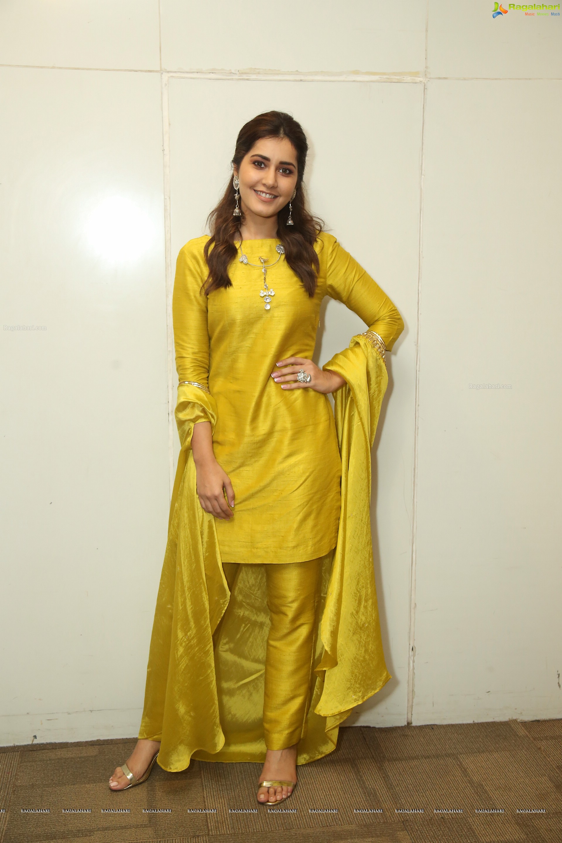 Raashi Khanna @ Kousalya Krishmarthy Pre-Release Event - HD Gallery