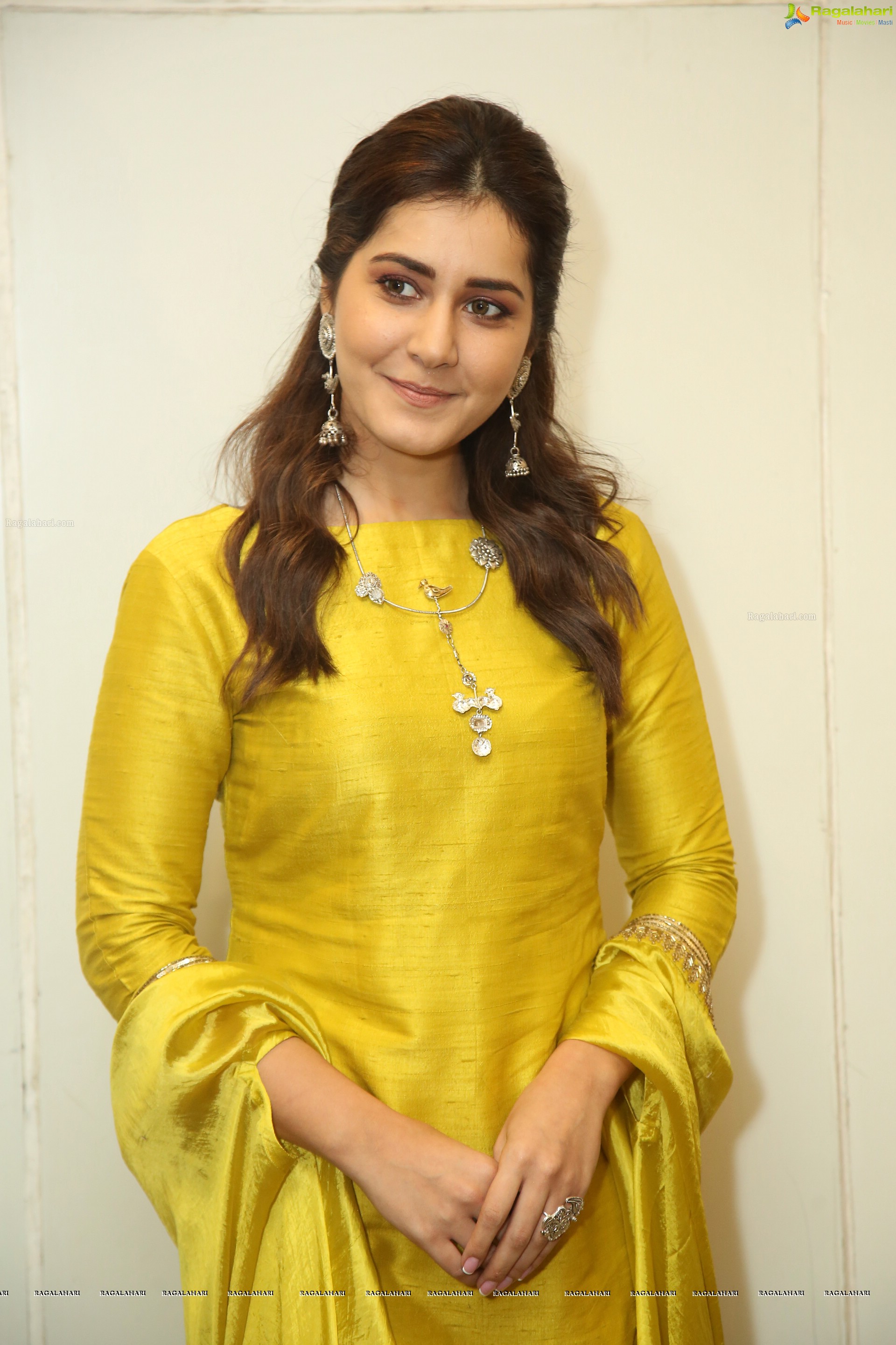 Raashi Khanna @ Kousalya Krishmarthy Pre-Release Event - HD Gallery