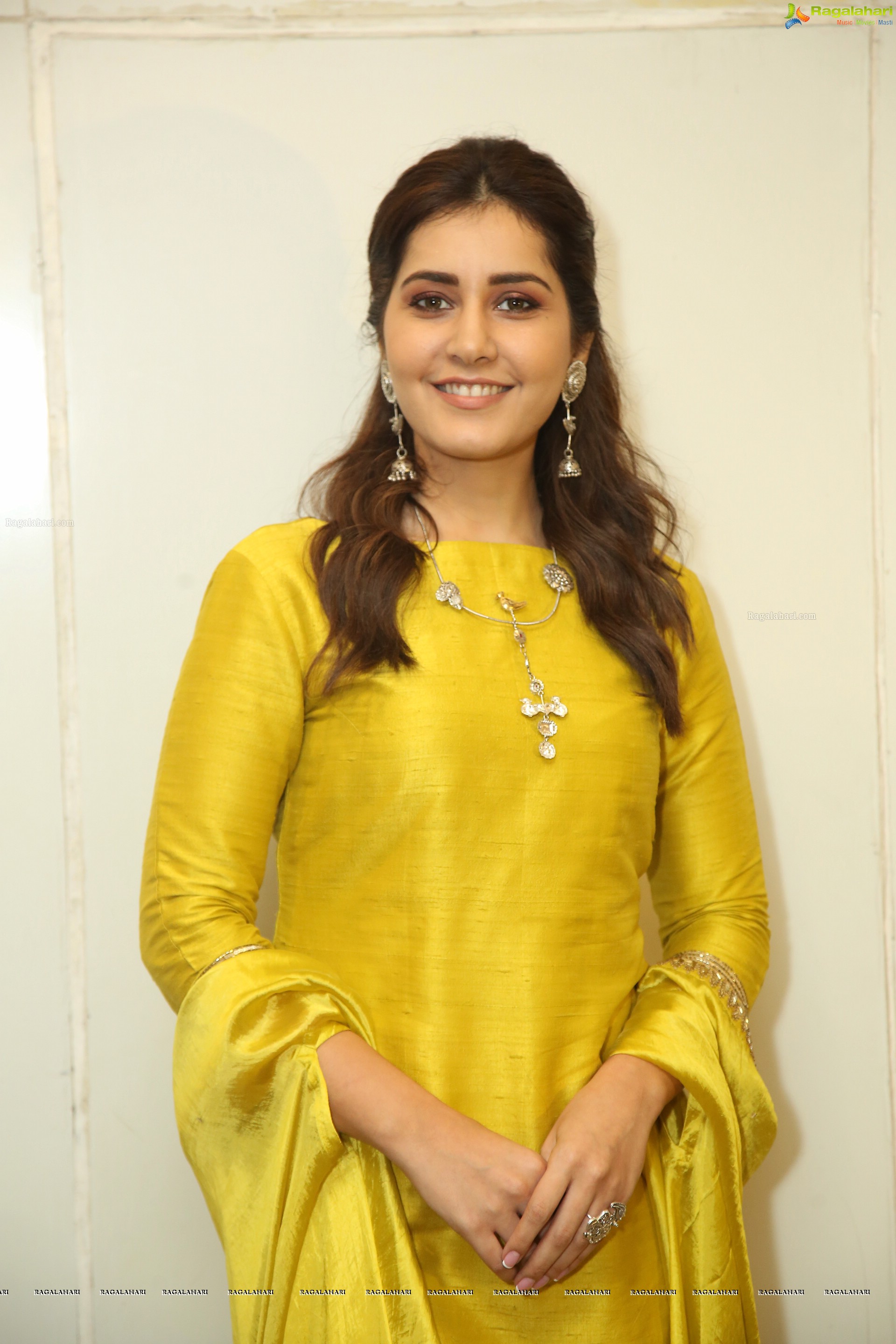 Raashi Khanna @ Kousalya Krishmarthy Pre-Release Event - HD Gallery