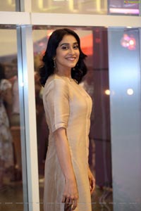 Regina Cassandra at BeautyLand