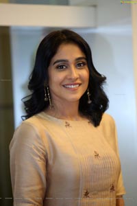 Regina Cassandra at BeautyLand