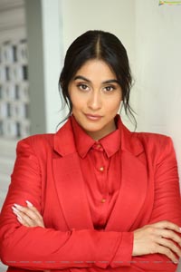 Regina Cassandra at Evaru Movie Interview