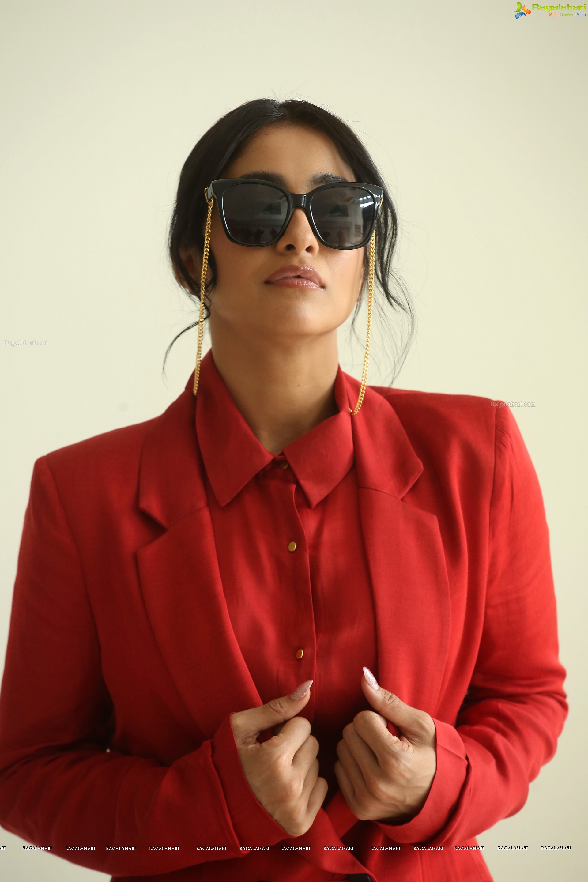 Regina Cassandra @ Evaru Movie Interview - HD Gallery