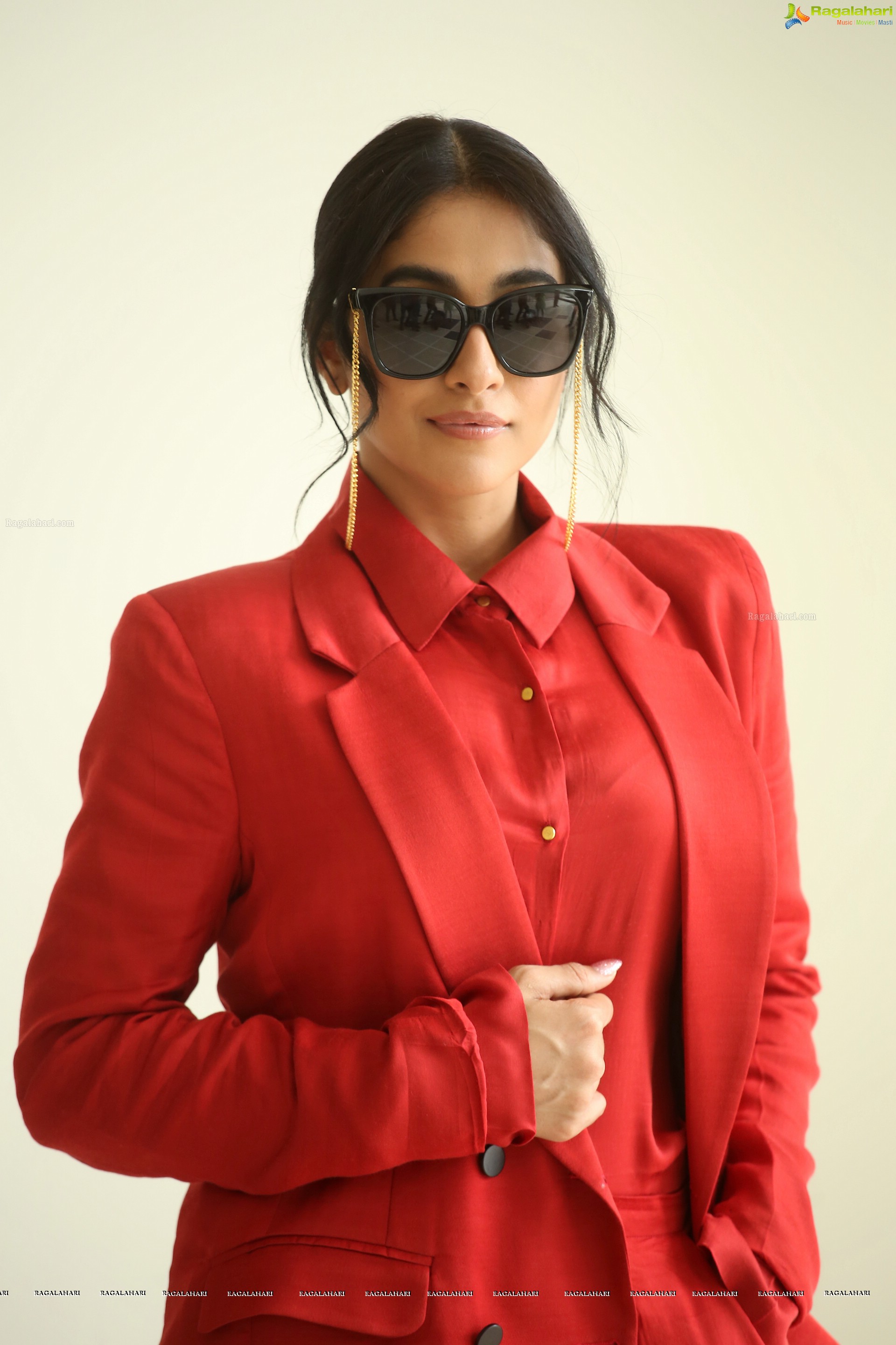 Regina Cassandra @ Evaru Movie Interview - HD Gallery