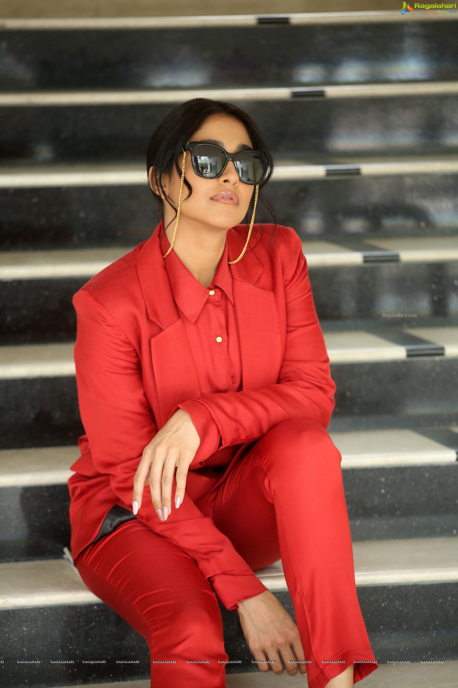 Regina Cassandra @ Evaru Movie Interview - HD Gallery