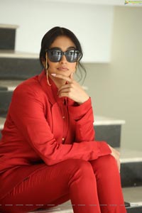 Regina Cassandra at Evaru Movie Interview