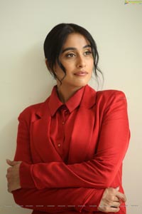 Regina Cassandra at Evaru Movie Interview