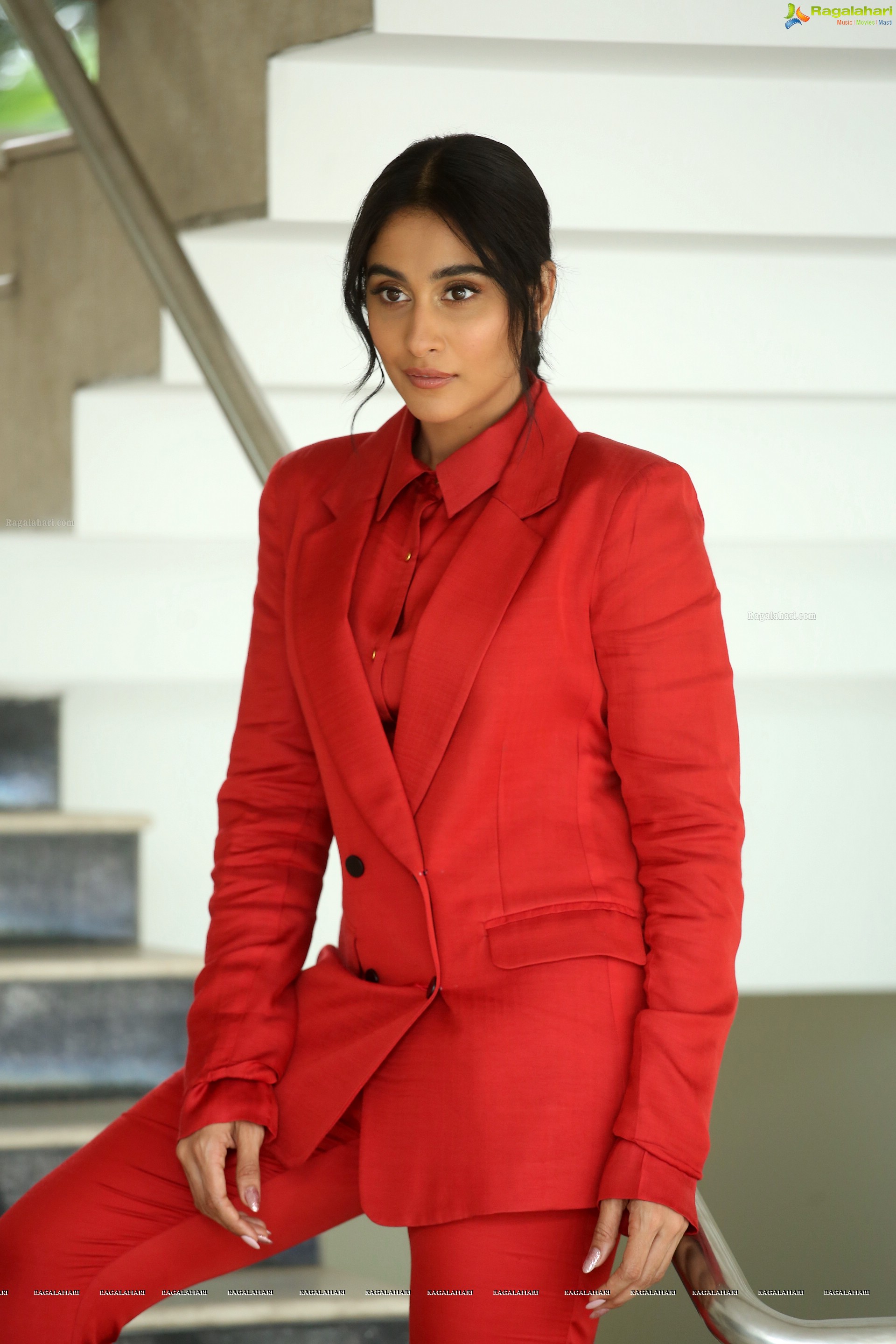 Regina Cassandra @ Evaru Movie Interview - HD Gallery