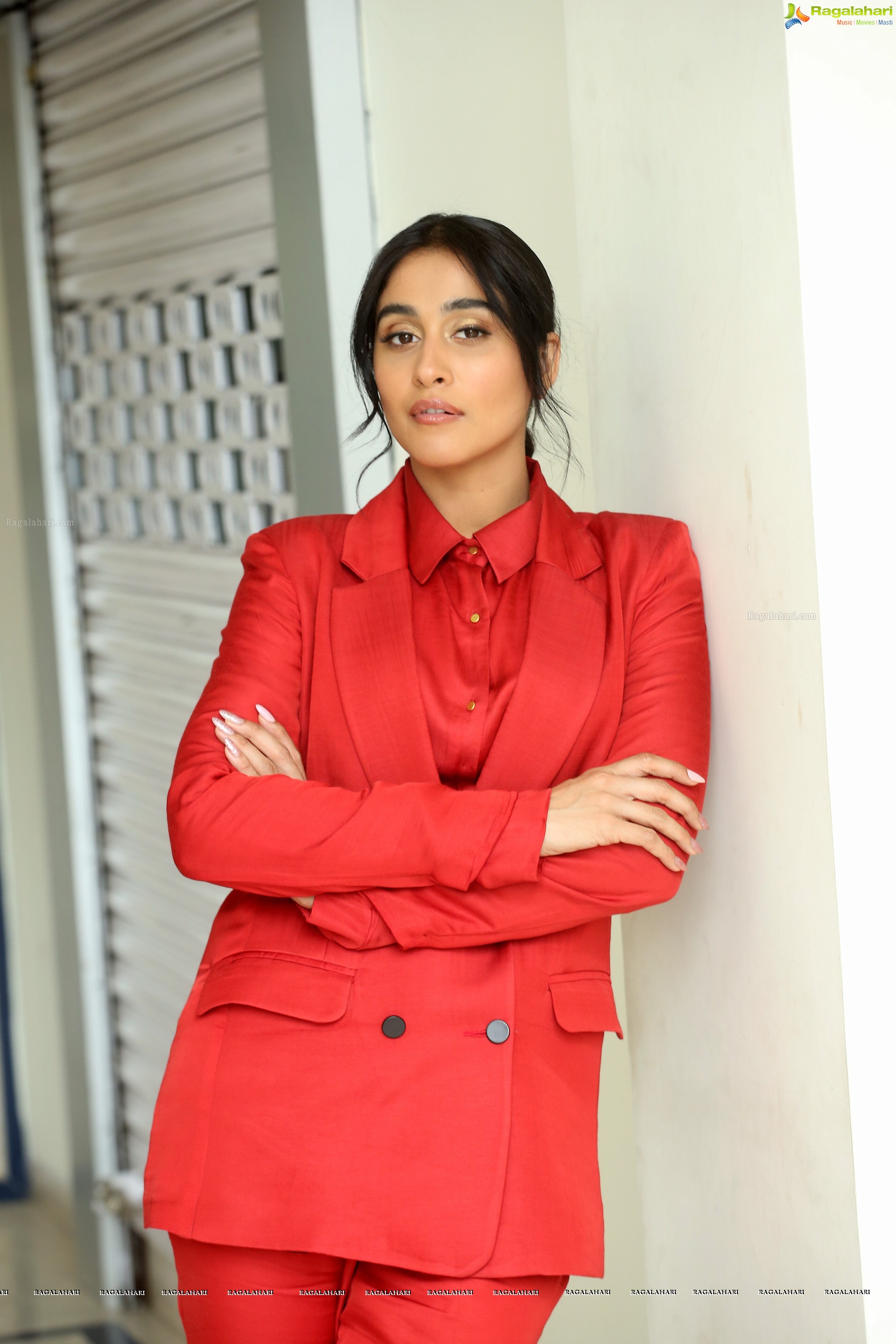 Regina Cassandra @ Evaru Movie Interview - HD Gallery