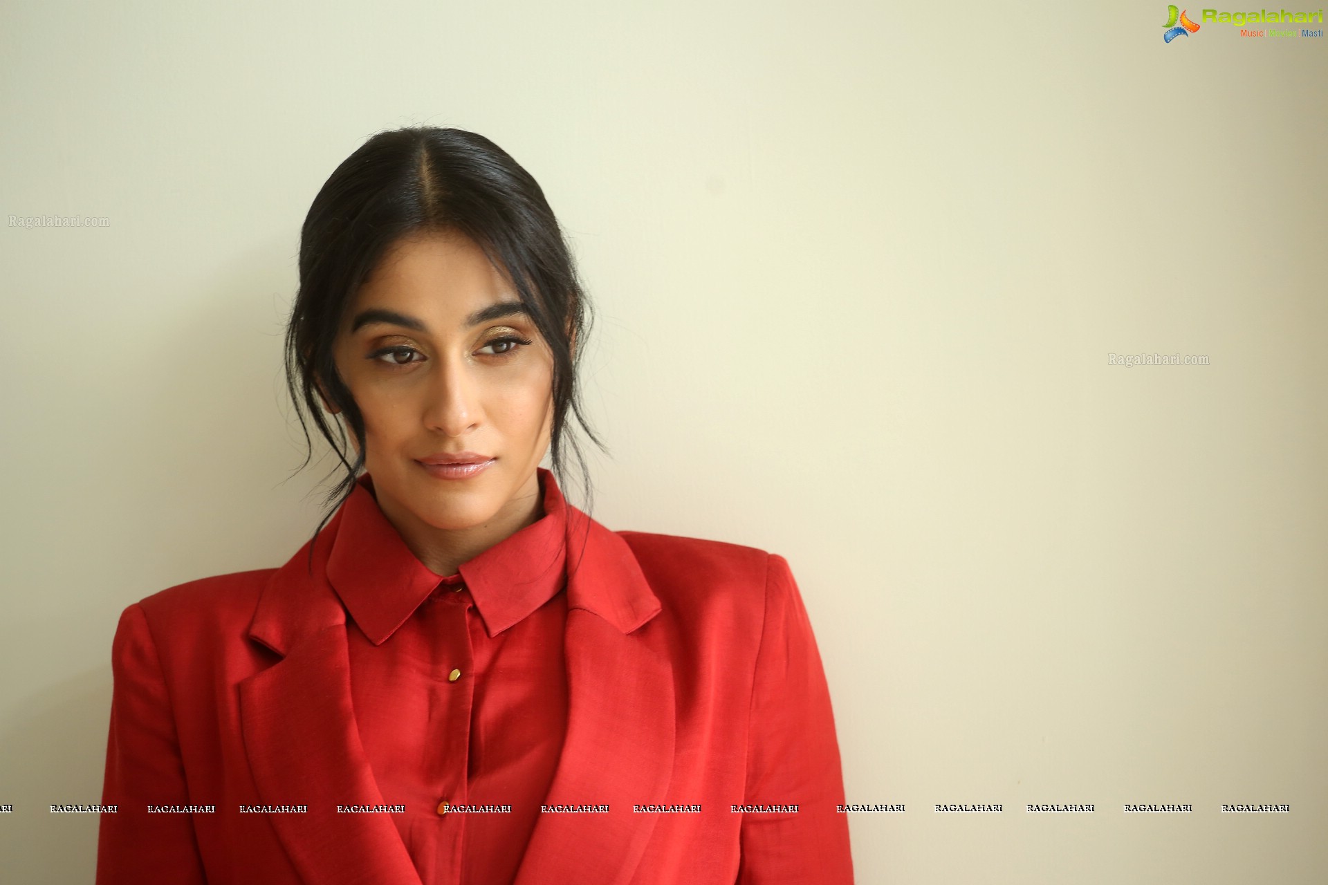 Regina Cassandra @ Evaru Movie Interview - HD Gallery