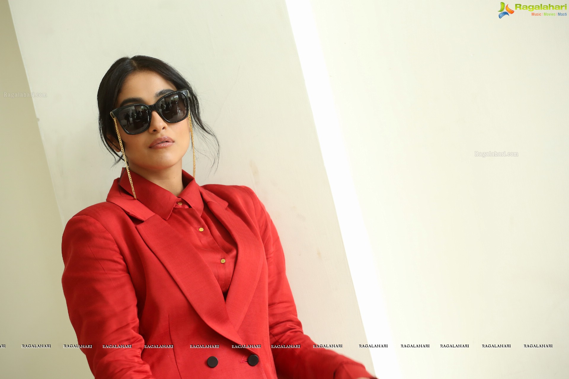 Regina Cassandra @ Evaru Movie Interview - HD Gallery