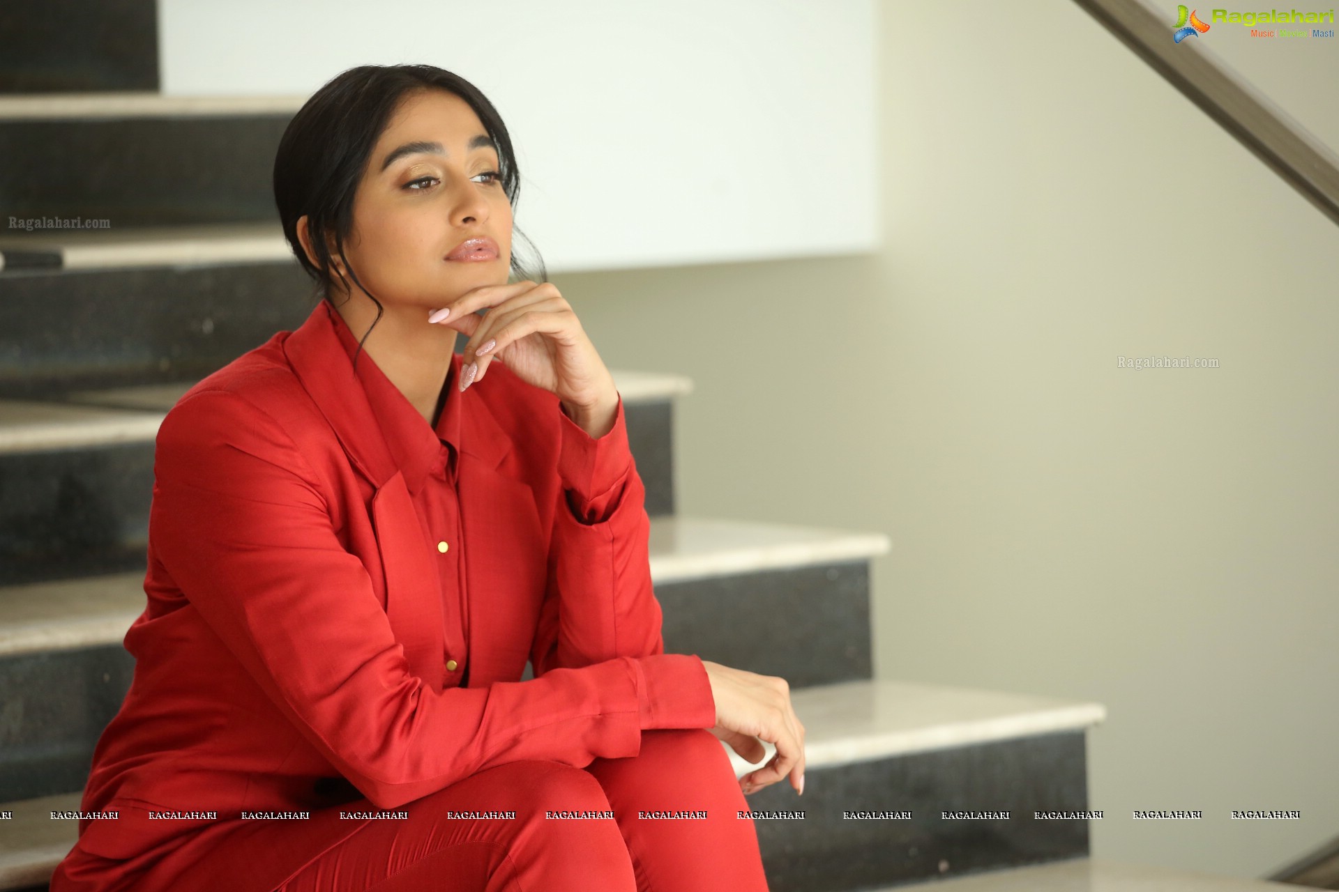 Regina Cassandra @ Evaru Movie Interview - HD Gallery