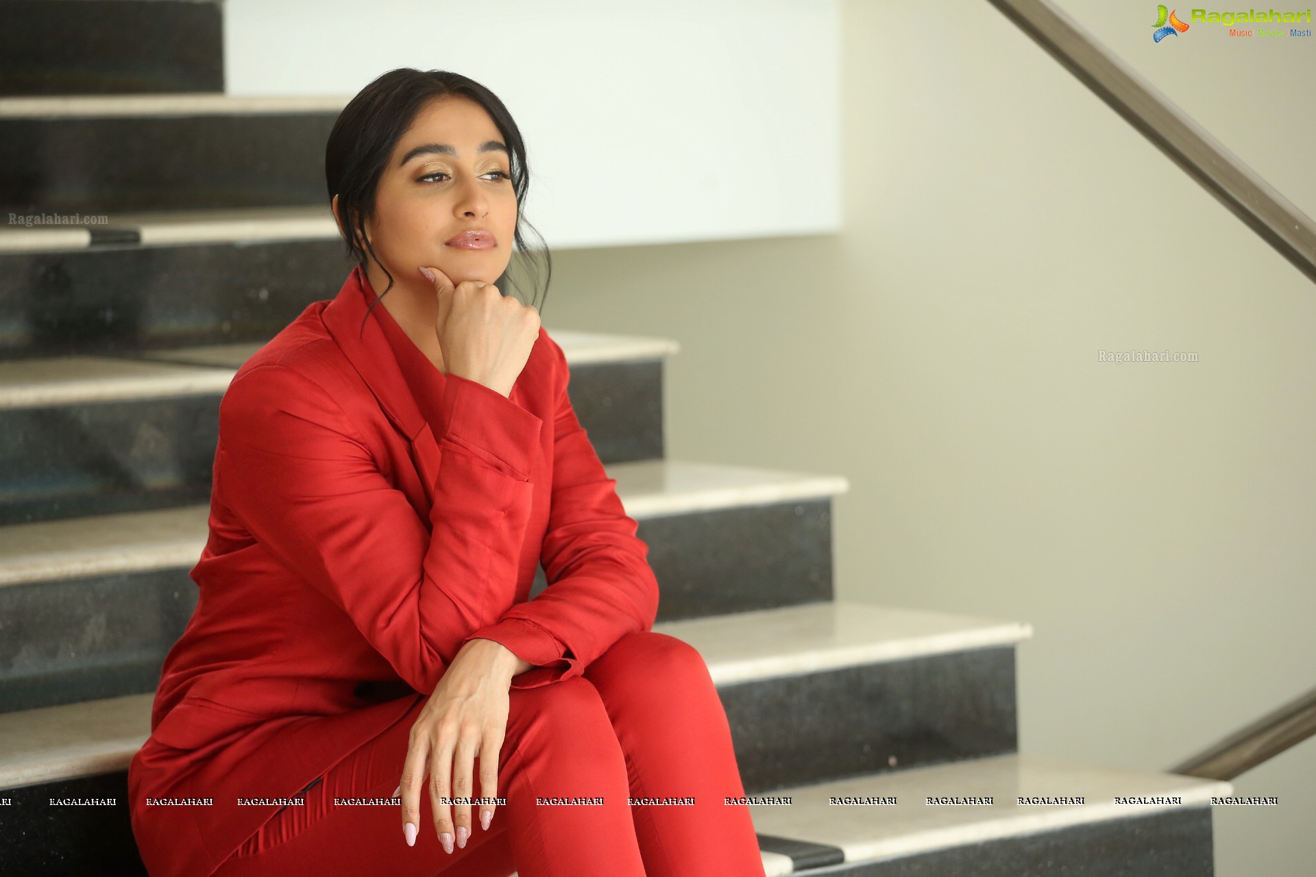 Regina Cassandra @ Evaru Movie Interview - HD Gallery