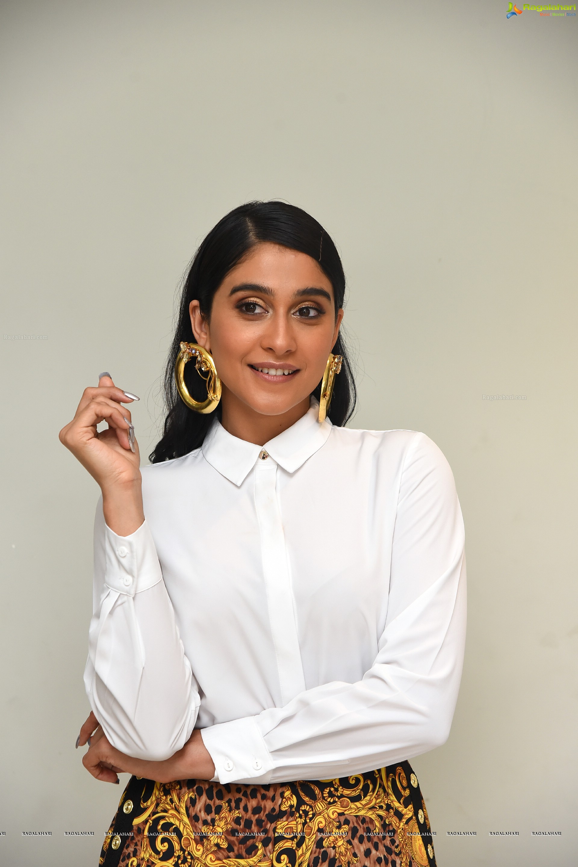 Regina Cassandra @ Evaru Movie Thanks Meet - HD Gallery