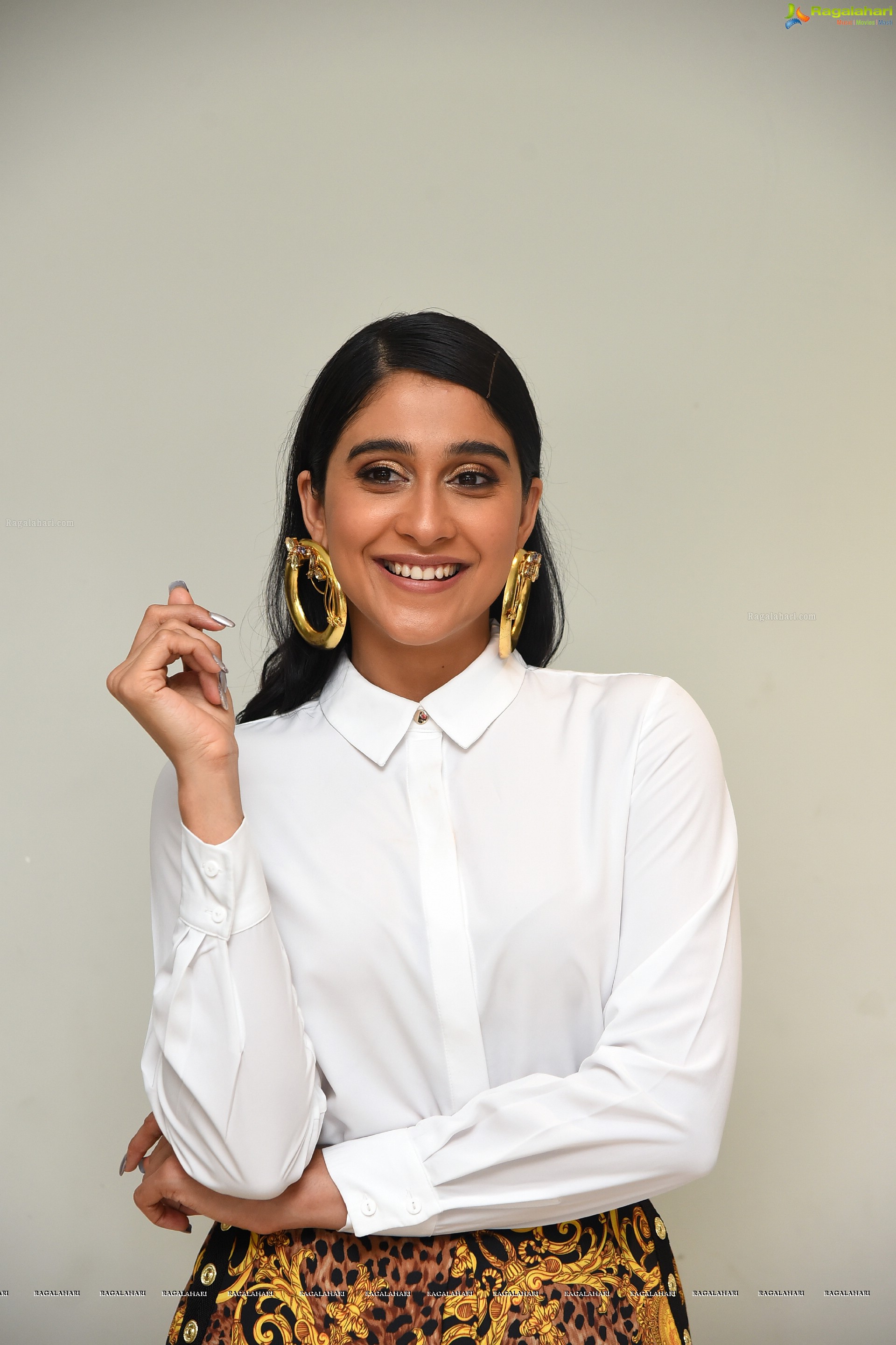 Regina Cassandra @ Evaru Movie Thanks Meet - HD Gallery