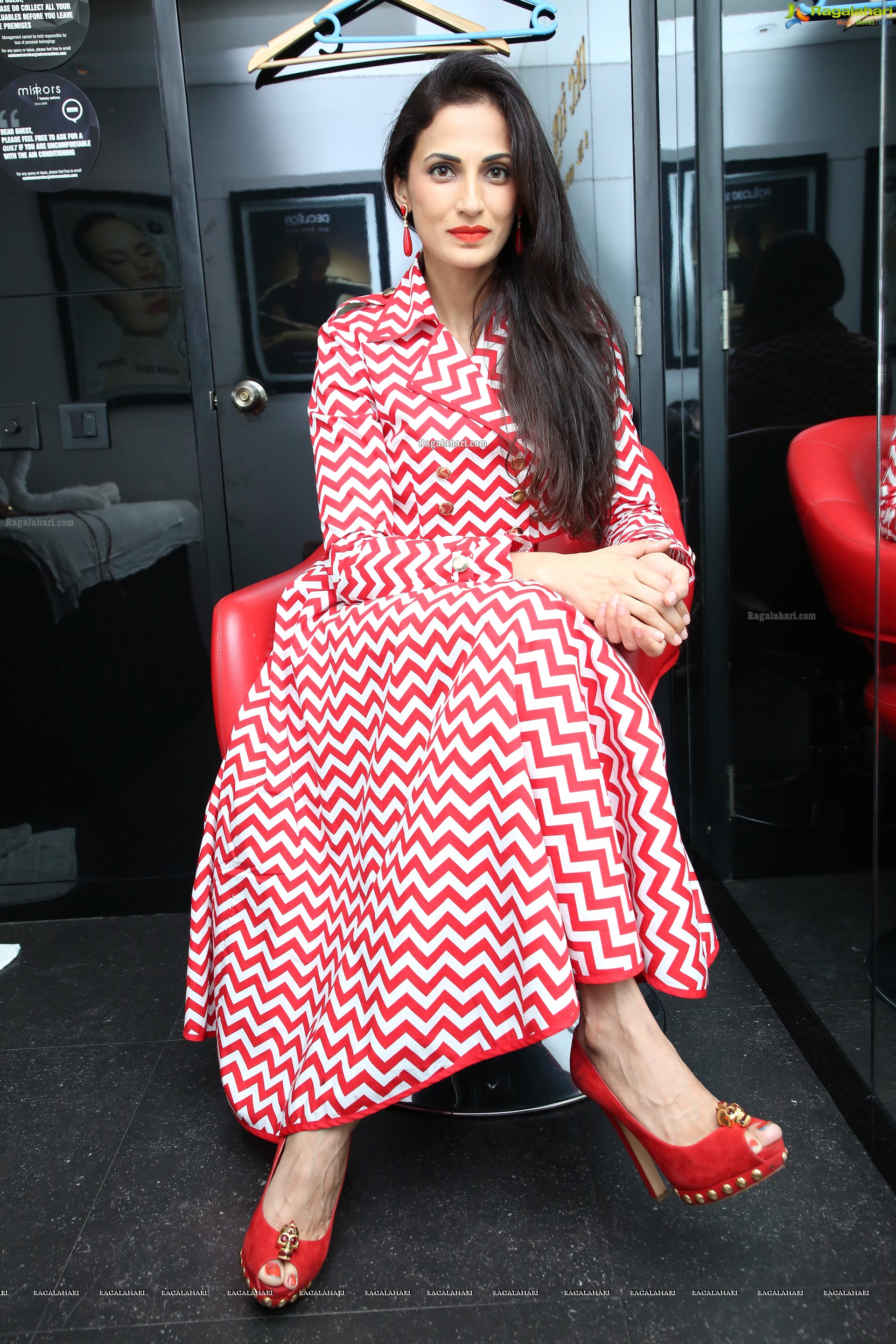 Shilpa Reddy @ Mirrors Luxury Salon - HD Gallery
