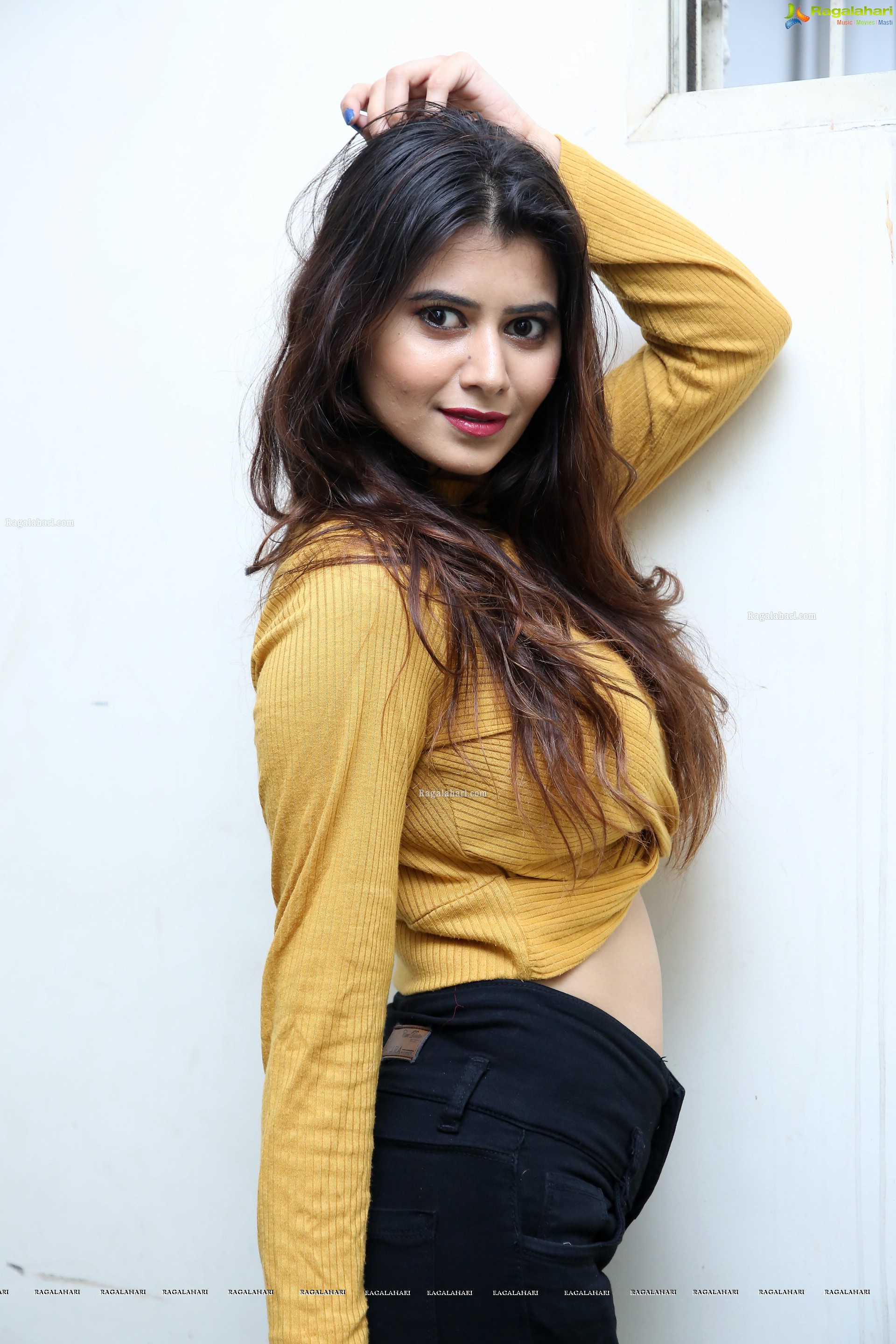 Shraddha Sharma Photoshoot HD Gallery, Images