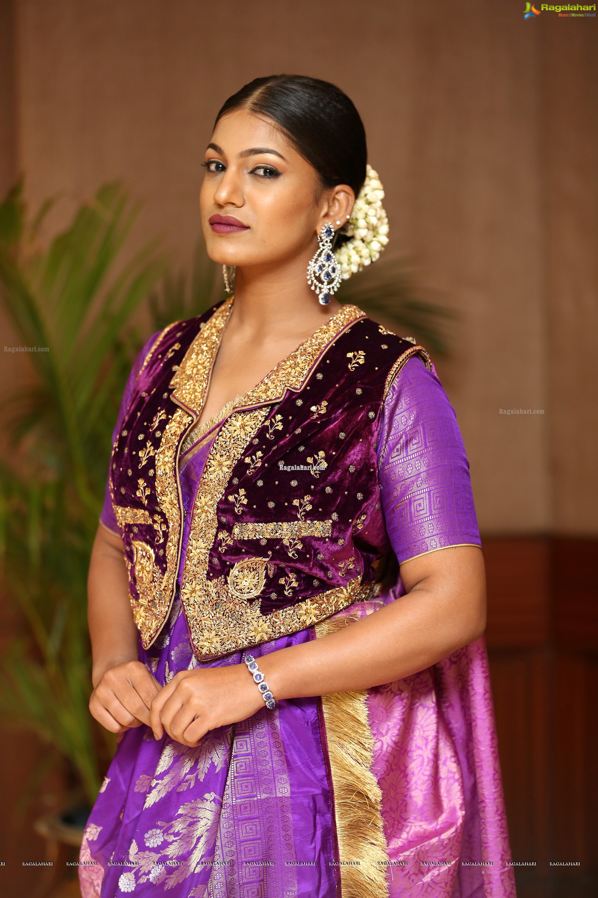 Sindhu Janagam @ Royal Fables Exhibition - HD Gallery