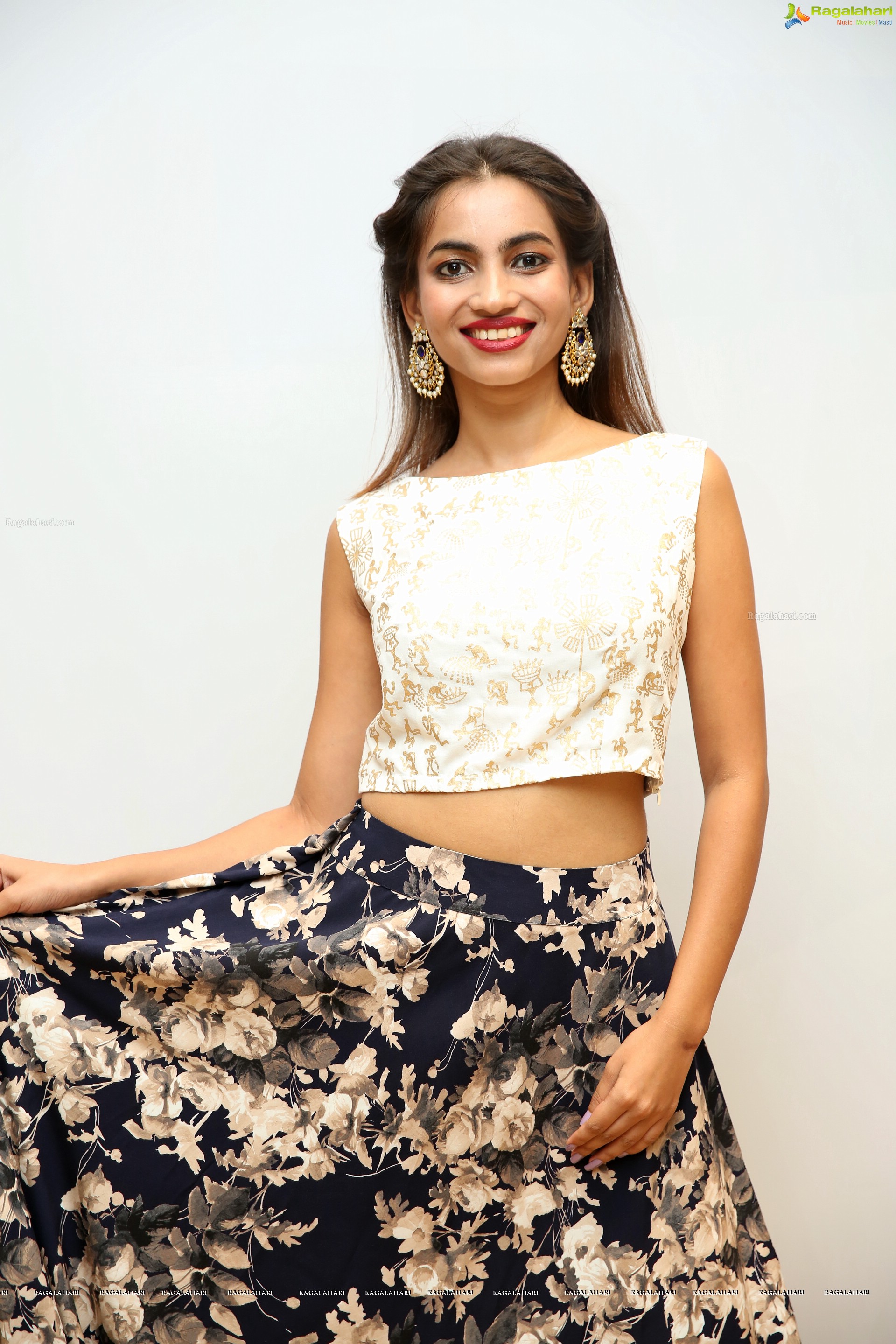 Sneha Singhania @ Dhaaga Trends Launch & Fashion Show - HD Gallery