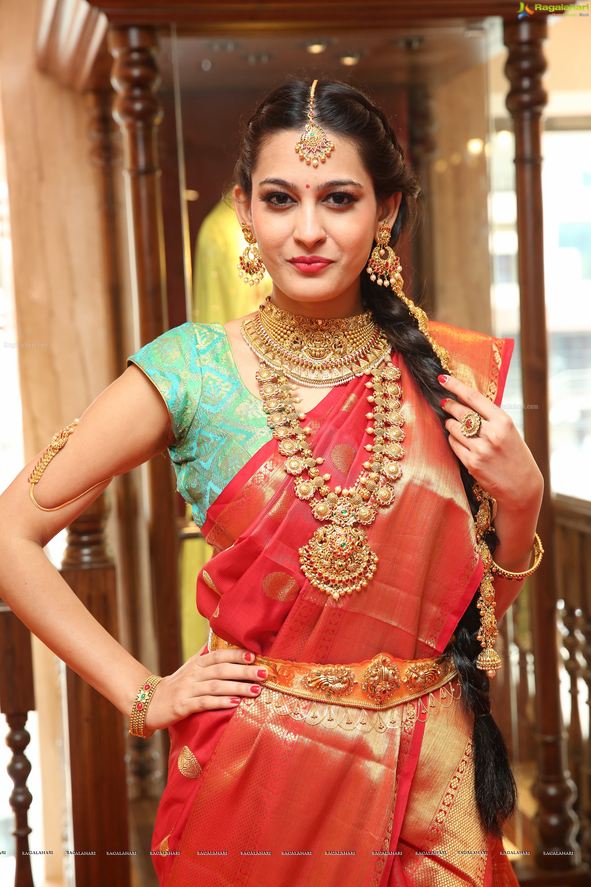 Swetha Jadhav @ Tanishq Jewellery Store Launch and Fashion Show - HD Gallery